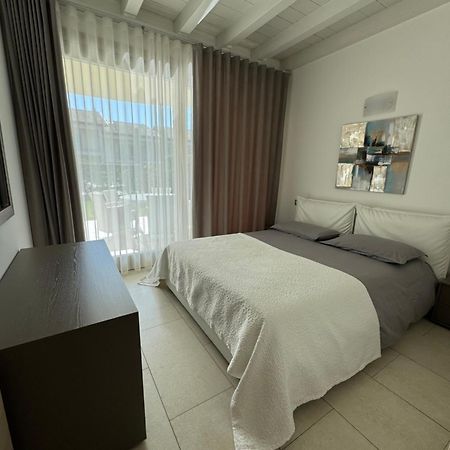 De Luxe Apartments Eden 시르미오네 외부 사진