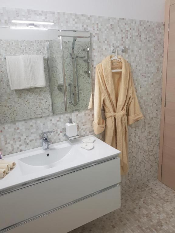 De Luxe Apartments Eden 시르미오네 외부 사진