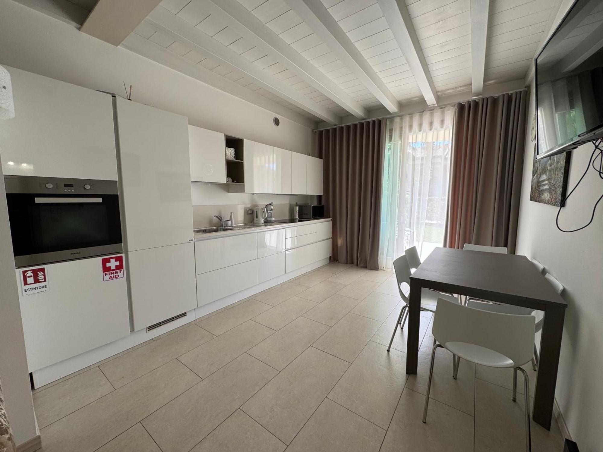 De Luxe Apartments Eden 시르미오네 외부 사진