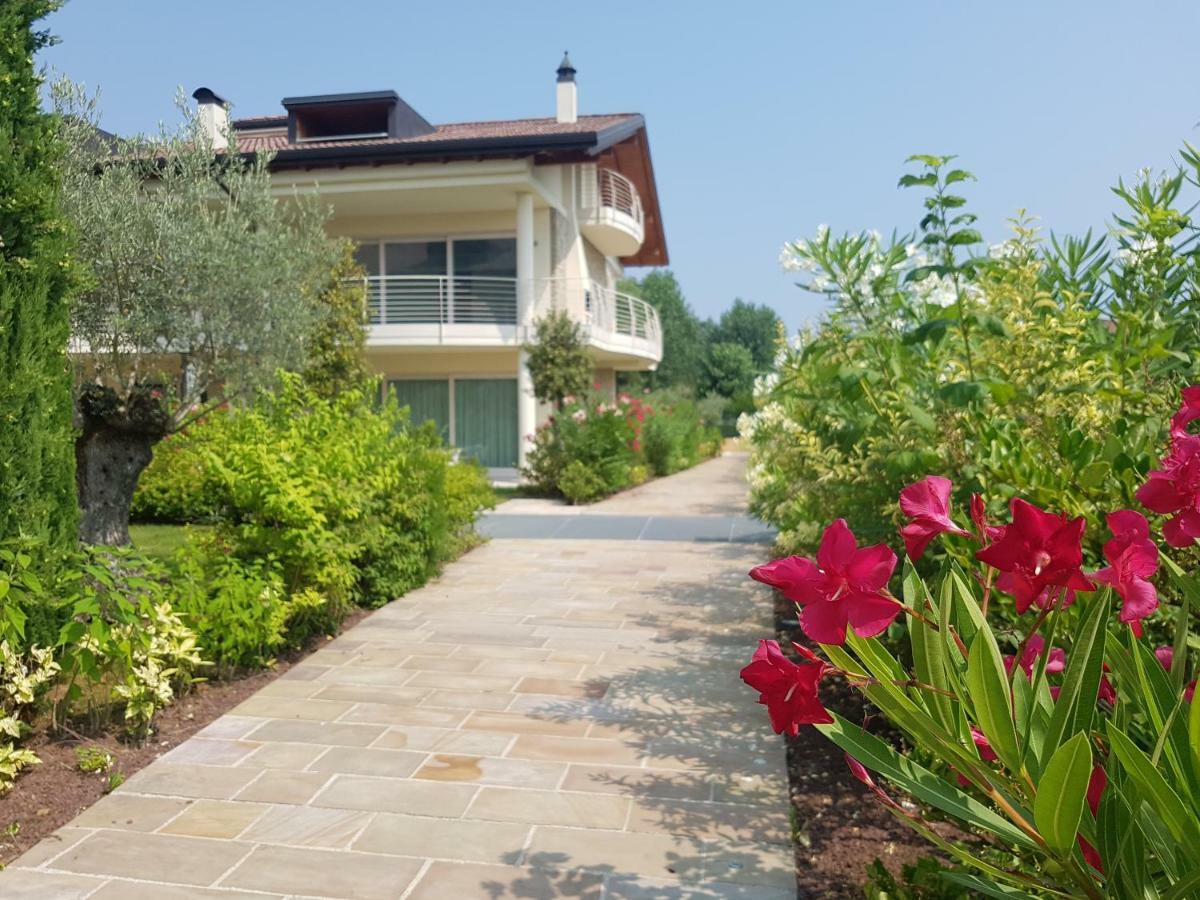 De Luxe Apartments Eden 시르미오네 외부 사진
